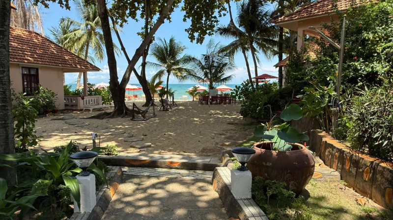Phòng Gần Biển (BeachFront Bungalow)